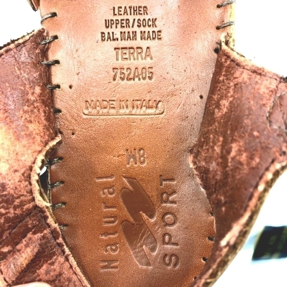 Natural Soul Women’s 8M Brown Leather Sandals with Hook Closure Cute Stitching - Picture 7 of 8